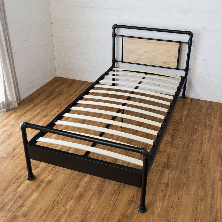 スチール製シングルベッド