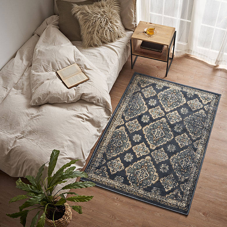 空間の印象を変える、ペルシャ絨毯風デザイン