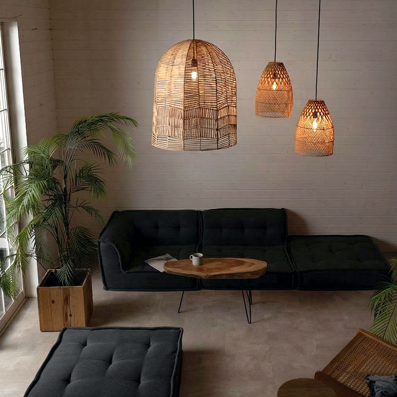 ラタンのペンダントライト3個合わせのコーディネート