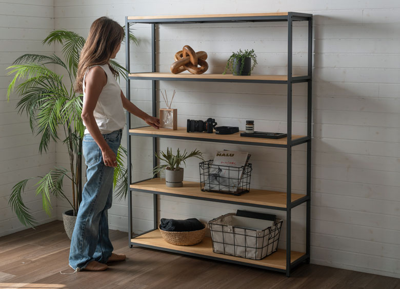 ワイドに魅せる壁面収納