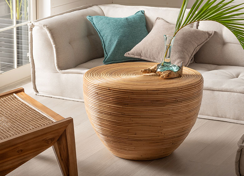 素材本来の色を活かしたラッカー仕上げ