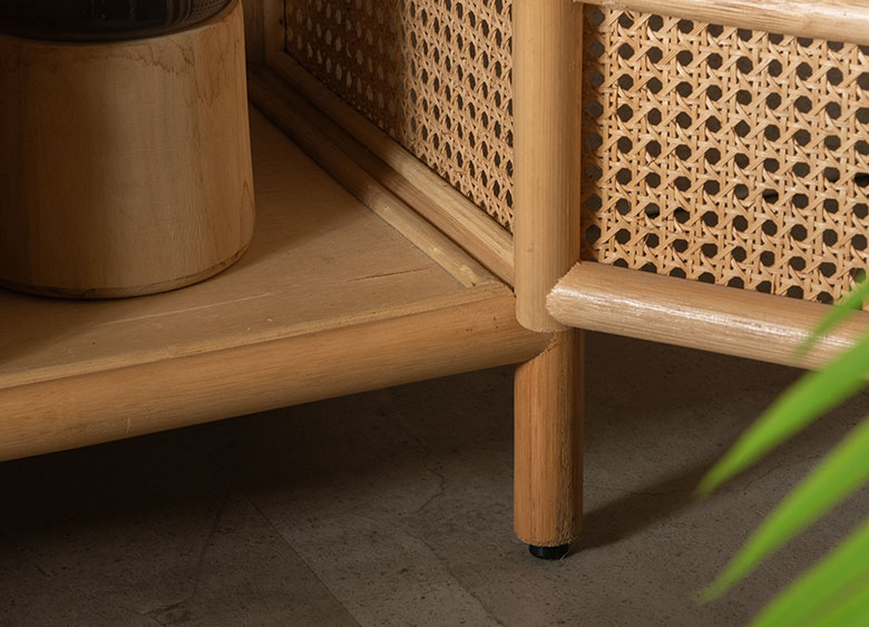 足元の高さは約10cm