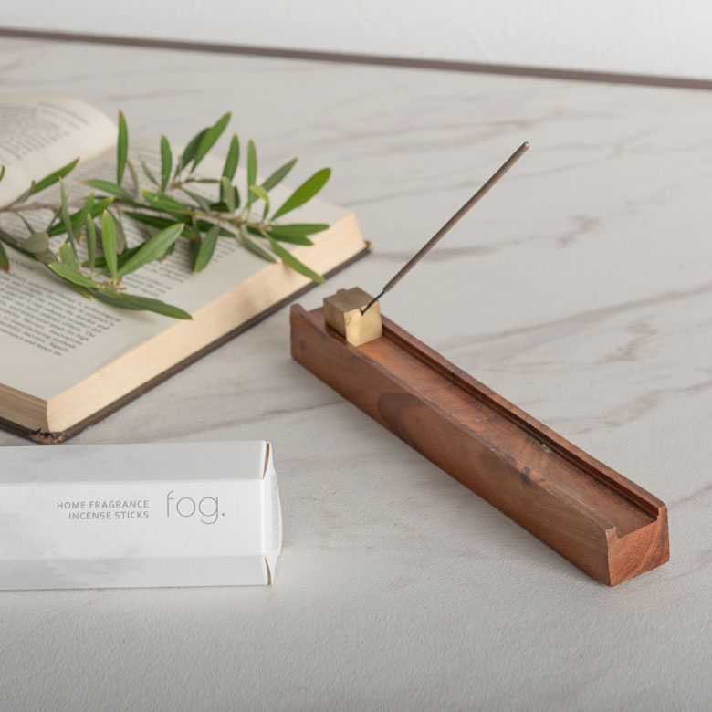 森に漂う霧のようにやさしく広がるスティックインセンス