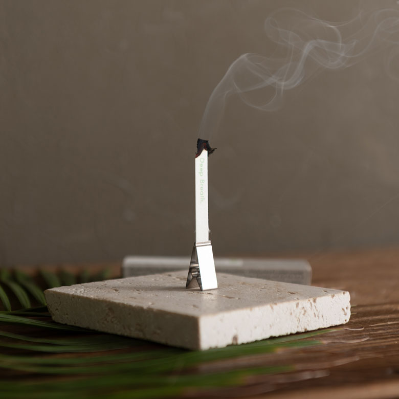 日本の伝統素材である和紙を使ったお香