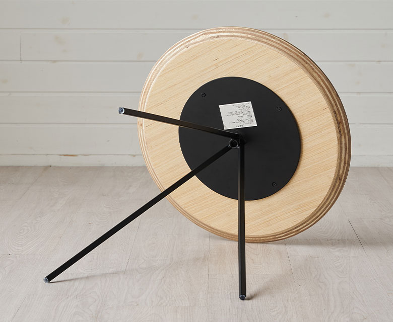 木製の丸型サイドテーブル