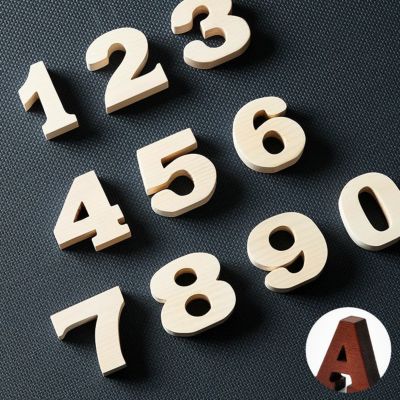 木彫りのアルファベット文字オブジェ 数字 0 1 2 3 4 5 6 7 8 9 ブラウン アイボリー オブジェ アルファベット 木 イニシャル 文字 結婚式 誕生日 ディスプレイ 店舗 ウェルカムボード 西海岸 塩系 男前 メール便対