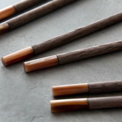 【メール便対応】お箸 箸 木 天然木 シェル 貝 ウォルナット ダークブラウン W 0.7cm D 23cm H 0.7cm  [51271]【 木製 無塗装 カフェ シンプル おしゃれ かわいい 無垢 カトラリー ハンドメイド アジアン オリエンタ