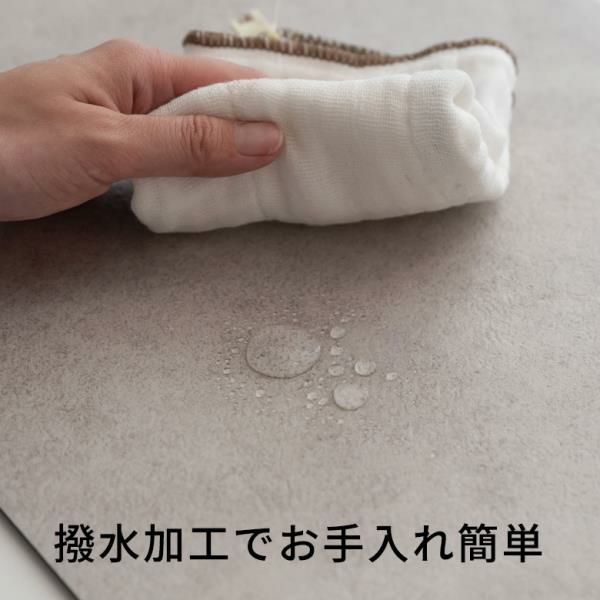 貼るだけシールタイプの大理石調フロアタイルで簡単DIY 56枚