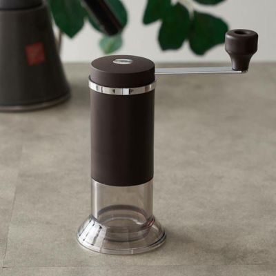 コーヒーミル 卓上 ハンドル付き 日本製 100ml 約 W 15.5cm D 8cm H 18.5cm 手動 手挽き セラミック刃 粒度調節 分解 洗浄可 すべり止め コーヒー 珈琲 豆挽き ミル キッチン用品 シンプル モダン おしゃれ 北欧 雑