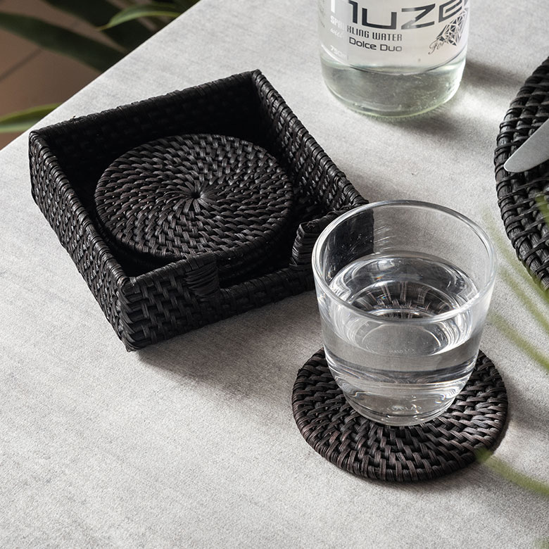 コースターラタン籐ブラックラウンド円形4枚セット収納ケース付き約W13cmD13cmH4cmトレイトレーデコレーショントレイディスプレイトレイテーブルウエアダイニングキッチンキッチン雑貨おしゃれ北欧リゾート雑貨インテリア西海岸[14110]