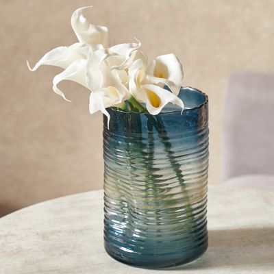 水やり不要のリアルな造花　ホワイトカラーリリーのアーティフィシャルフラワー（花束）[94849]
