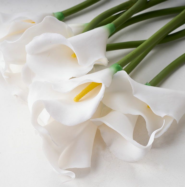 水やり不要のリアルな造花 ホワイトカラーリリーのアーティフィシャル