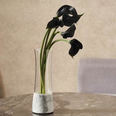 水やり不要のリアルな造花　ブラックカラーリリーのアーティフィシャルフラワー（花束）[94850]