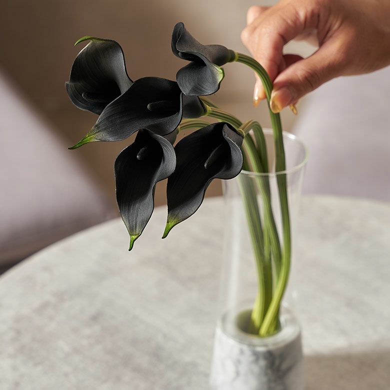 水やり不要のリアルな造花 ブラックカラーリリーのアーティフィシャル