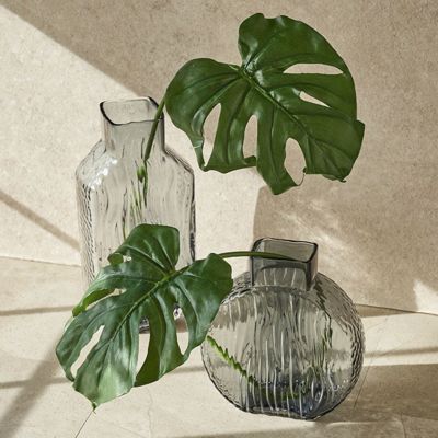 水やり不要のリアルな造花 モンステラリーフのフェイクグリーン[94857]