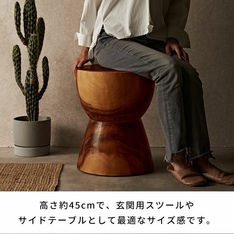 バリ島のヴィラやホテルでよく使われているモンキーポッドの丸太から