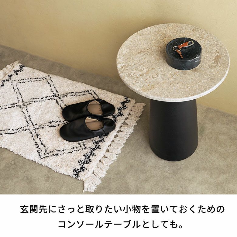 天然大理石の高級感あふれる天板とブラック色の脚との